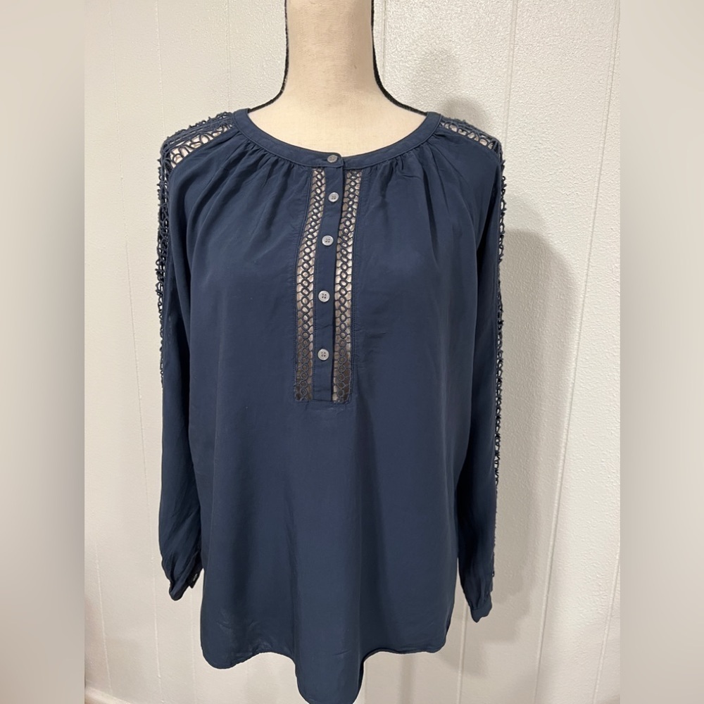 3/$25 Sale 🎈LOFT Navy Crochet Shoulder Detail Long Sleeve Top